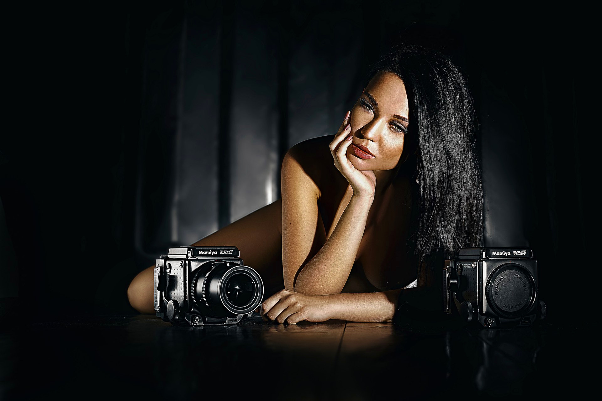 Portrait éditorial en clair-obscur avec deux Mamiya RZ67 pour un client de Montpellier